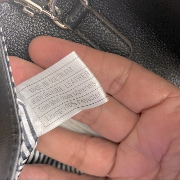 CLARKS luxurious shoulder/clutch purse. Envelope style with magnetic clasp. - Picture 9 of 10